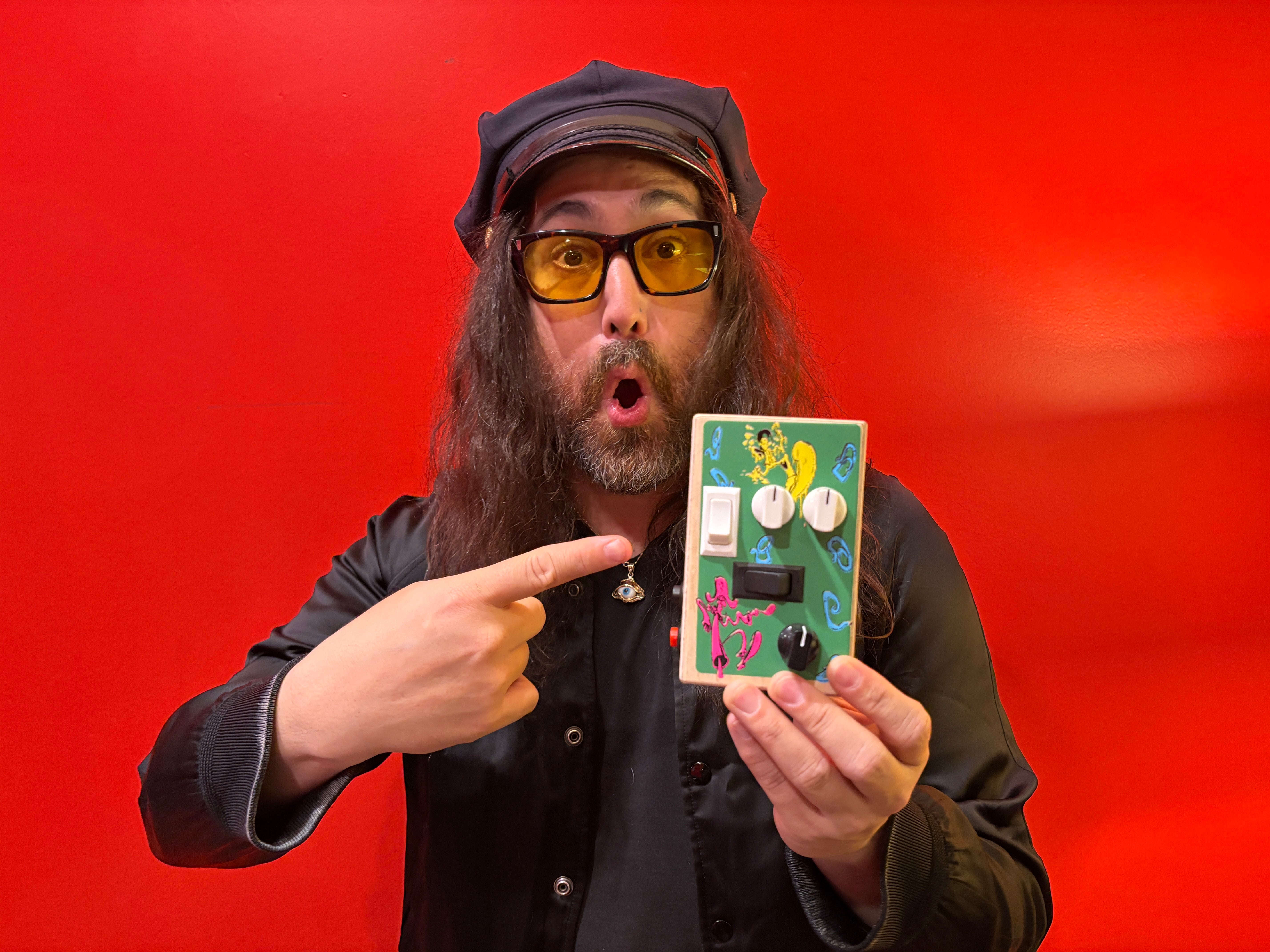 Sean Lennon displaying the limited edition BrandNewNoise collaborative audio  gadget with the Claypool  Lennon  Delirium  